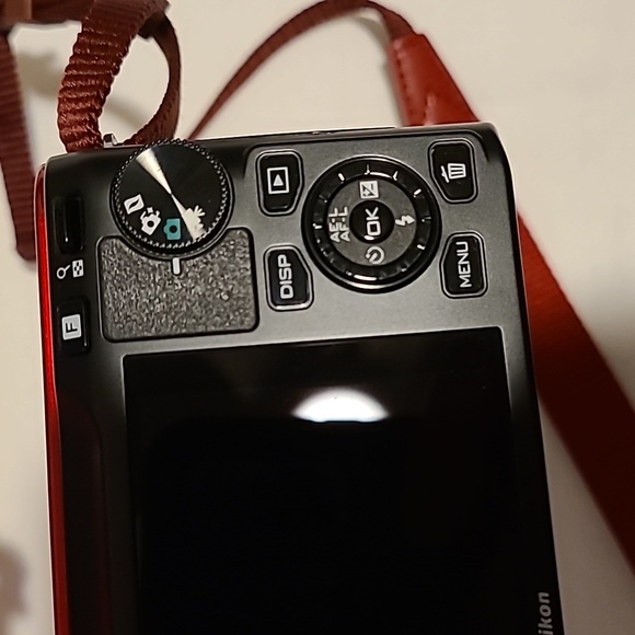 Nikon 1 J1 Digital Camera With Bag Red - Picture 5 of 12